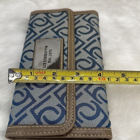 Liz Claiborne Tan and Blue wallet with Elegant Design - Picture 11 of 12